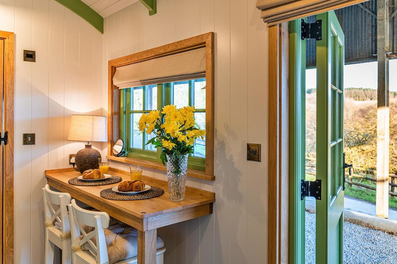 Finest Retreats - The Shepherd'S Hut At Northcombe Farm Beaworthy Екстериор снимка