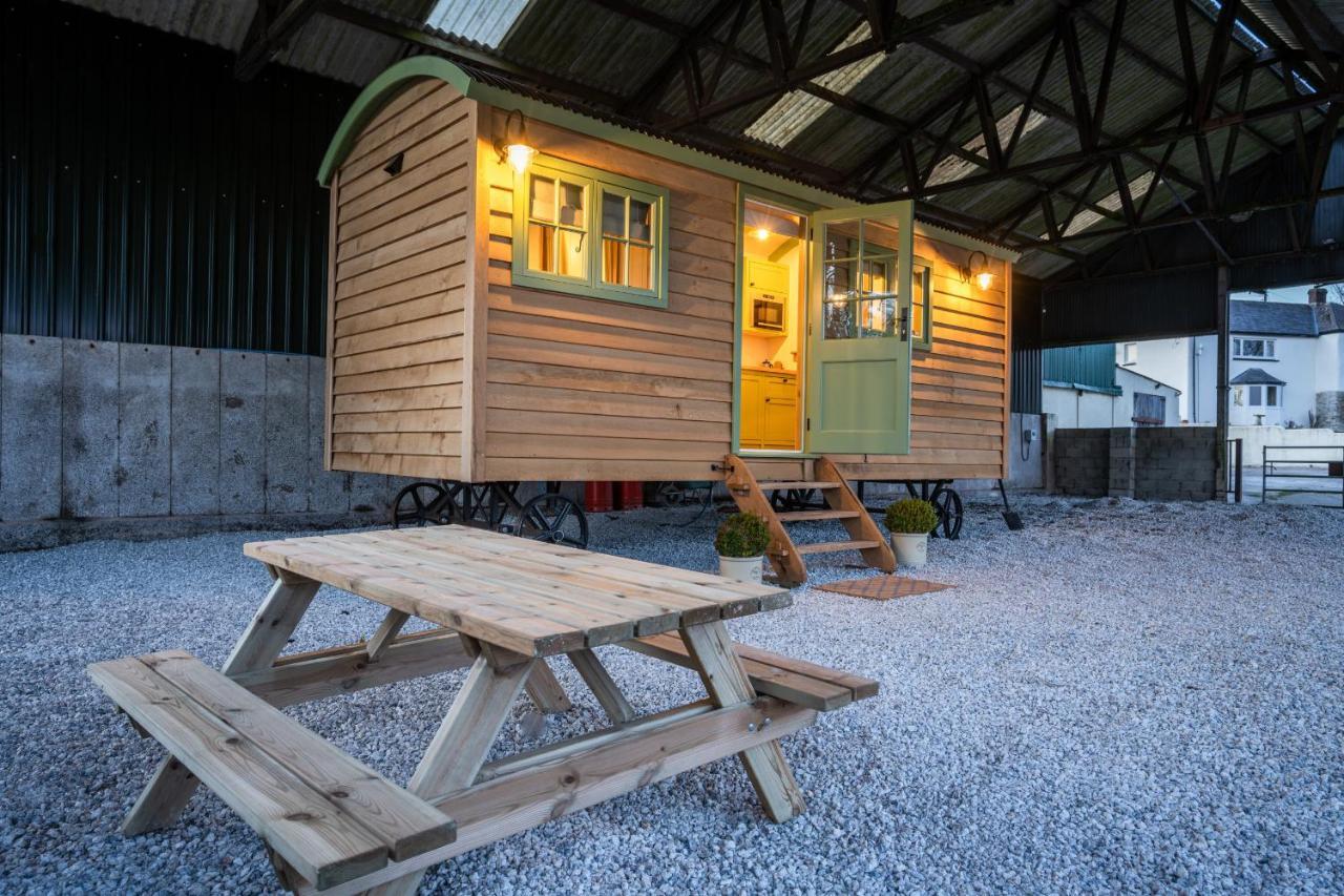 Finest Retreats - The Shepherd'S Hut At Northcombe Farm Beaworthy Екстериор снимка