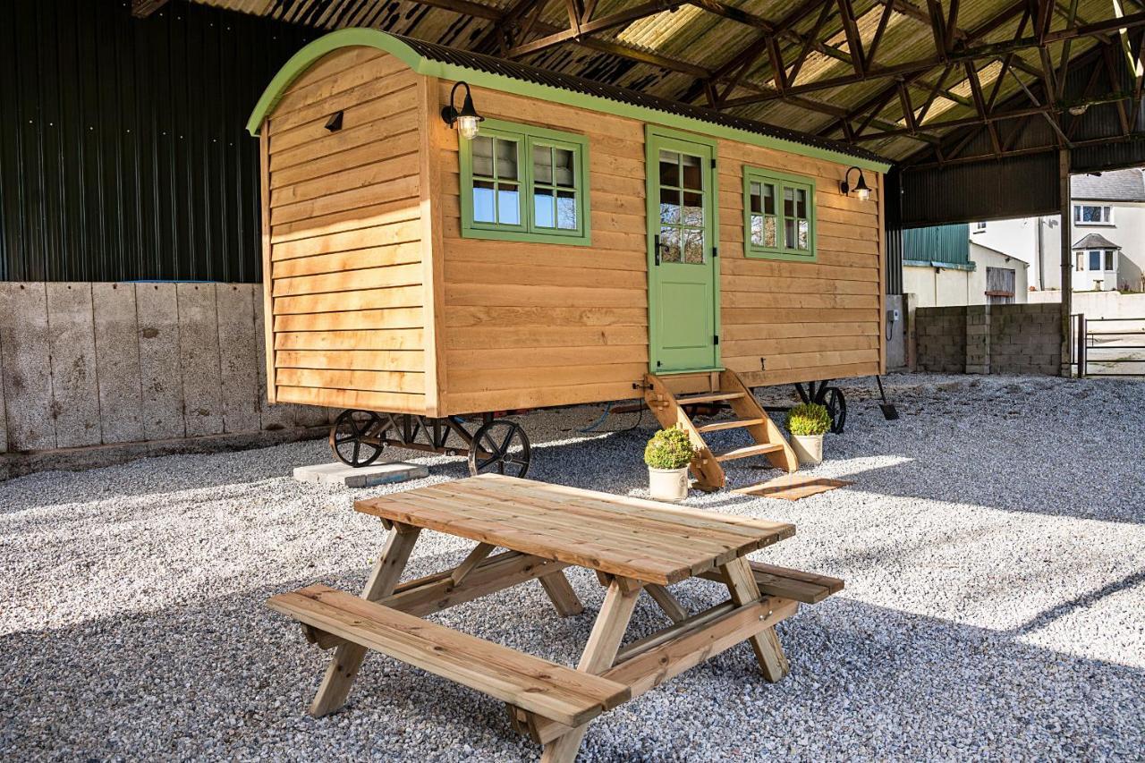 Finest Retreats - The Shepherd'S Hut At Northcombe Farm Beaworthy Екстериор снимка