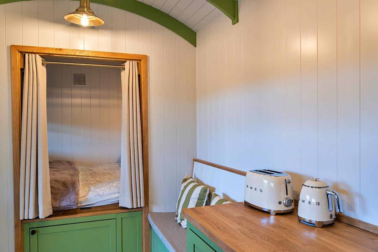 Finest Retreats - The Shepherd'S Hut At Northcombe Farm Beaworthy Екстериор снимка
