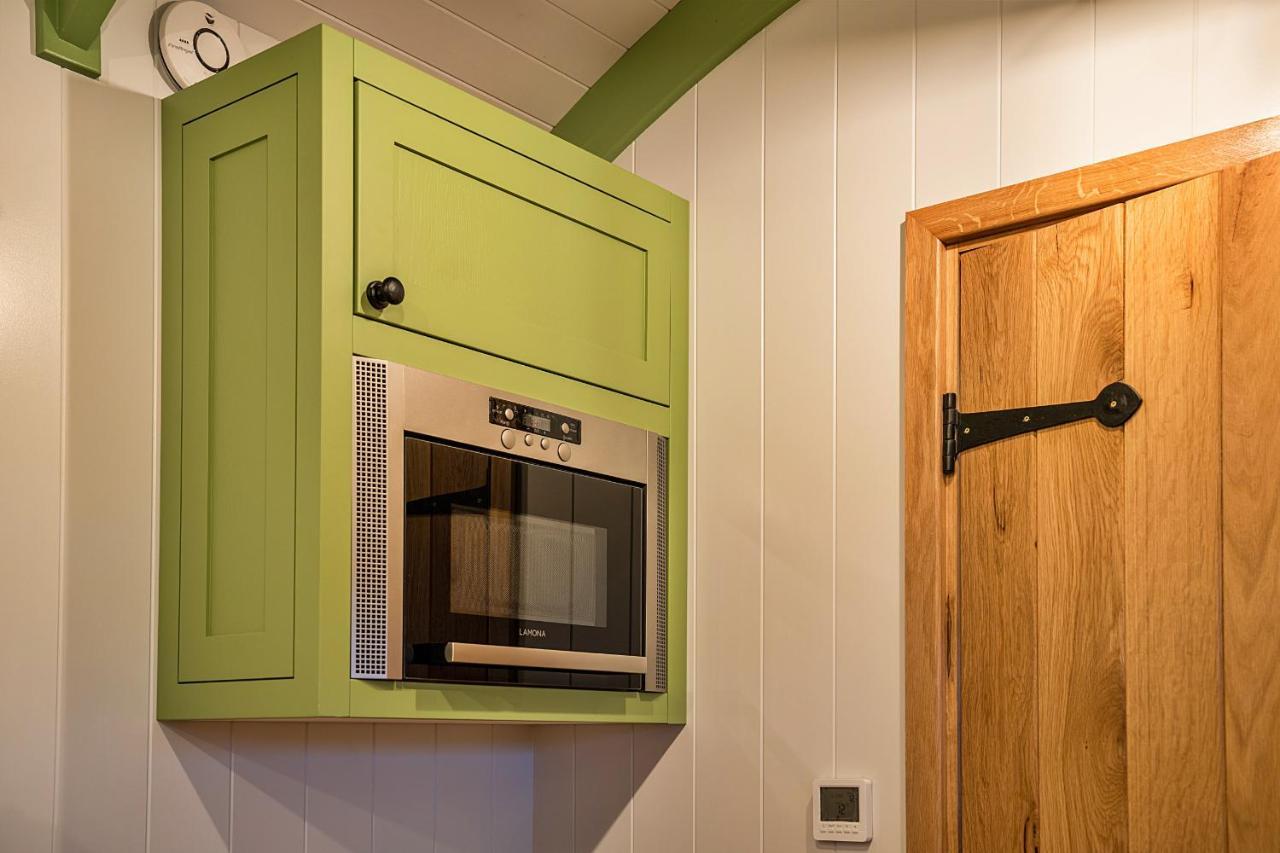 Finest Retreats - The Shepherd'S Hut At Northcombe Farm Beaworthy Екстериор снимка